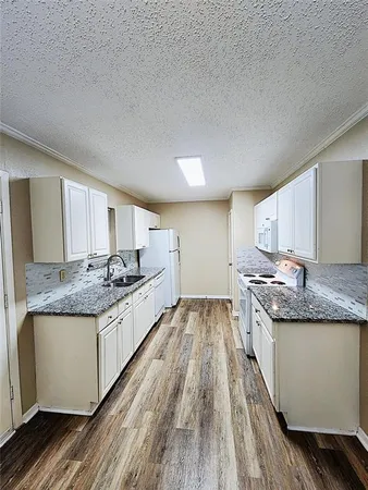 $2,400 | 127 Cooper Street, Cedar Hill, TX 75104