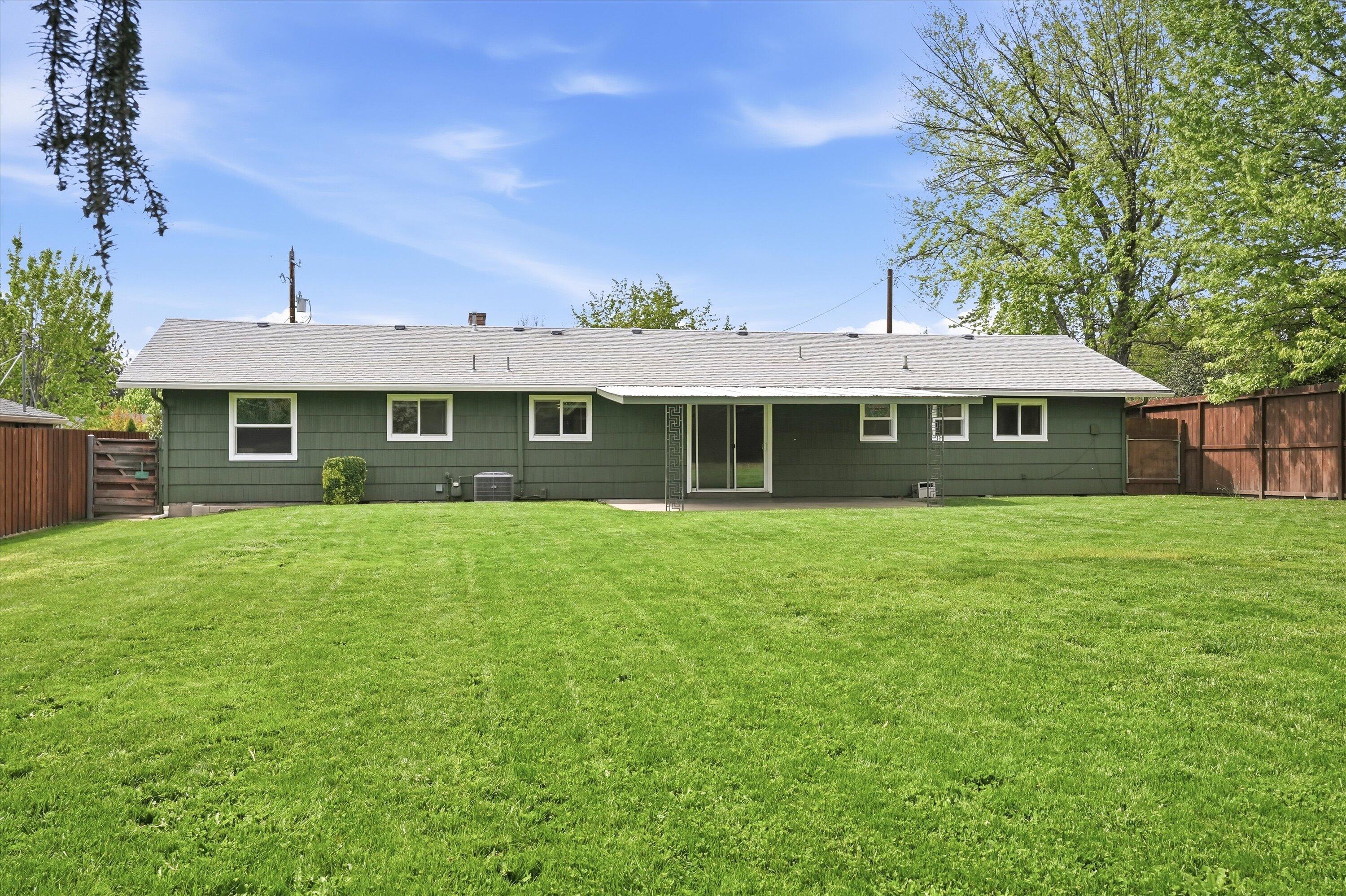 689 South Modoc Avenue Medford, OR 97504 - Photo 35 of 47 Backyard