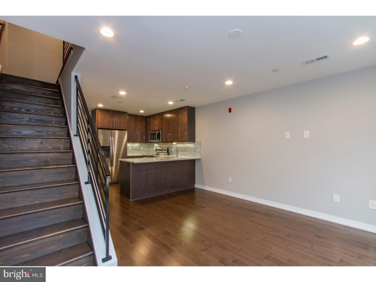 908 South 21st Street, Unit B Philadelphia, PA 19146 - Photo 6 of 19 Living Room