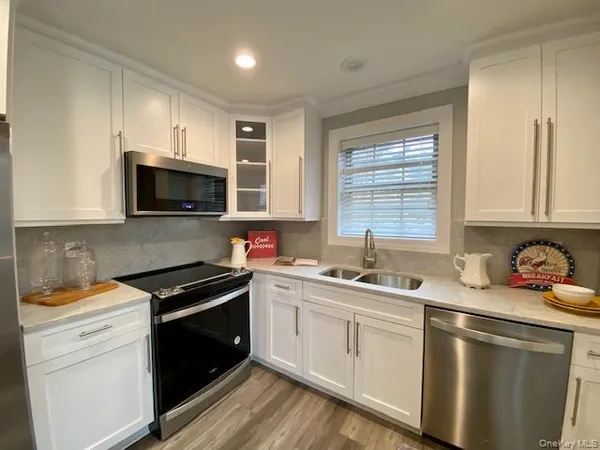 $3,720 | 93 Carole Court, Unit 4B, Massapequa, NY 11758