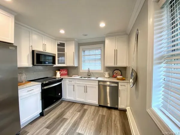 $3,720 | 93 Carole Court, Unit 4B, Massapequa, NY 11758