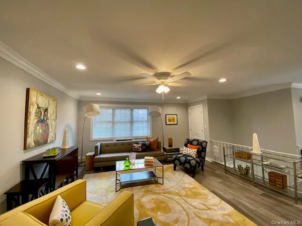 $3,720 | 93 Carole Court, Unit 4B, Massapequa, NY 11758