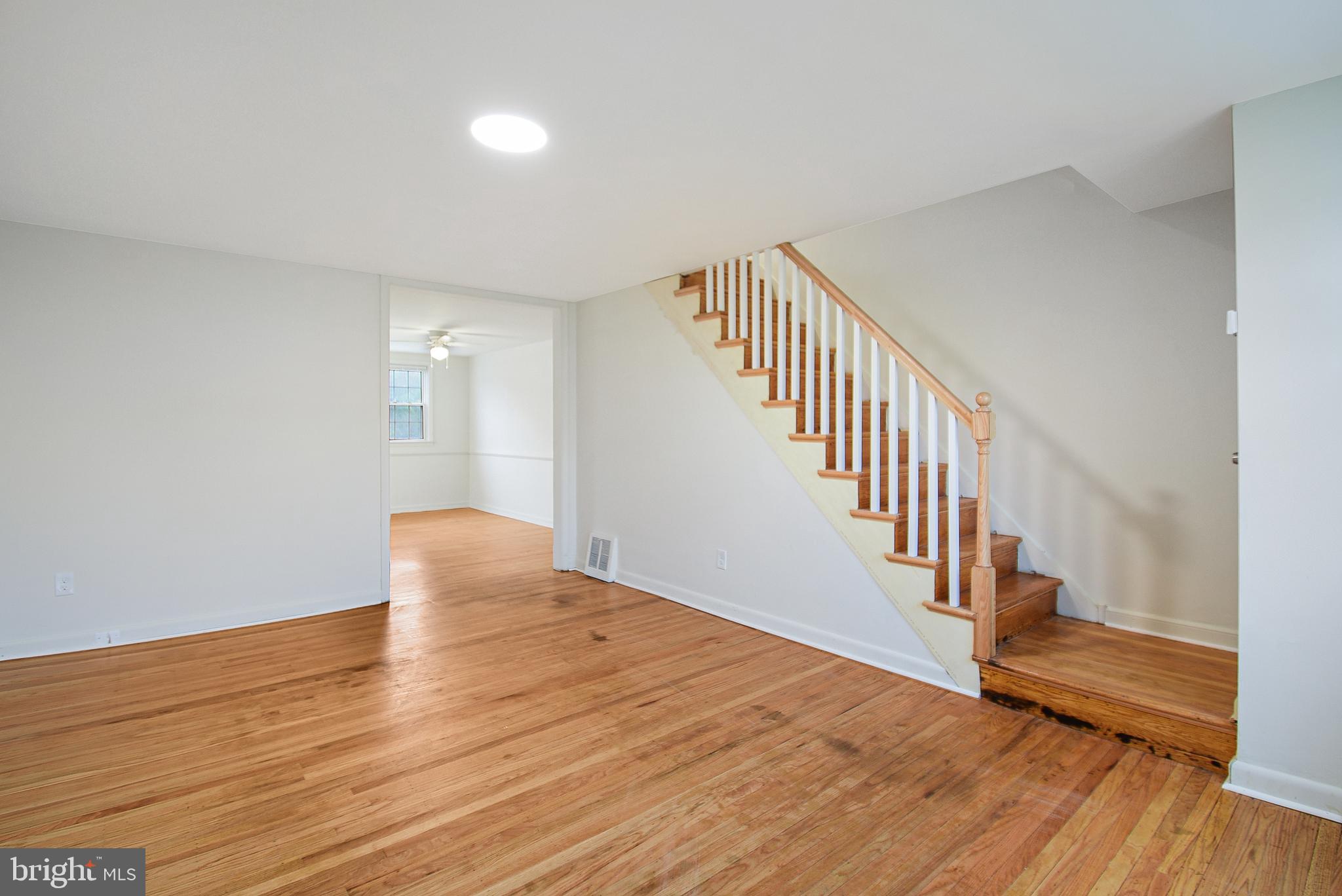 505 Stratford Road Glenolden, PA 19036 - Photo 2 of 15 Living room