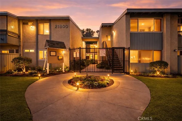 $290,000 | 21800 Schoenborn Street, Unit 215, Canoga Park, CA 91304