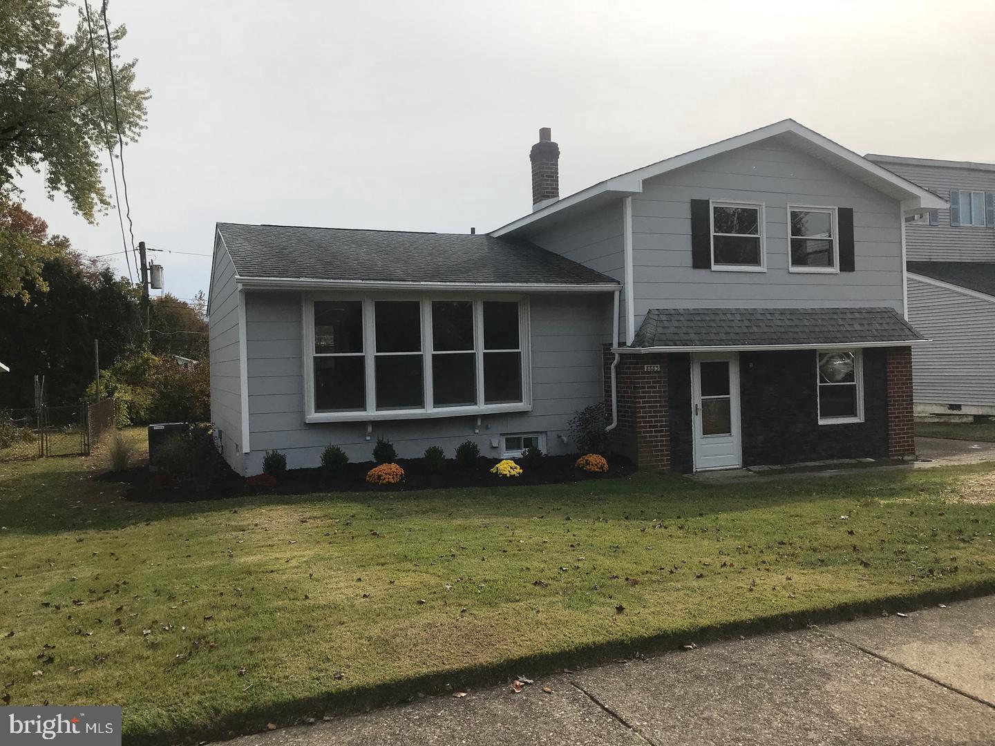 8883 Old Farm Road Philadelphia, PA 19115 - Photo 2 of 22 Gallery Image 2