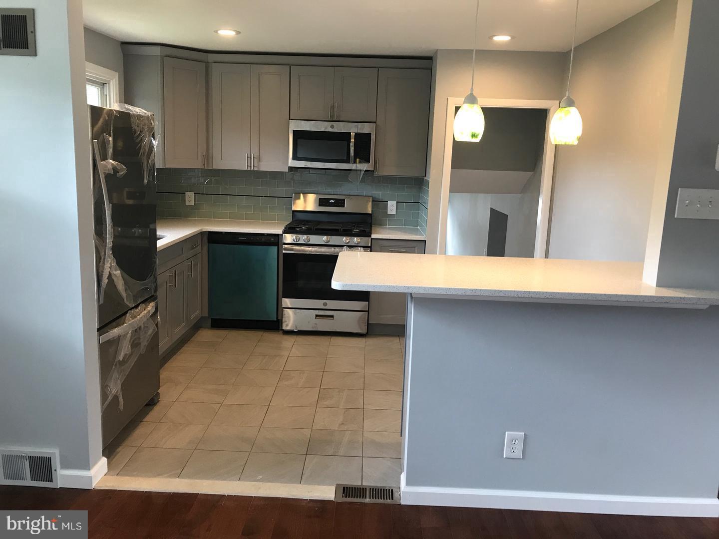 8883 Old Farm Road Philadelphia, PA 19115 - Photo 11 of 22 Gallery Image 11