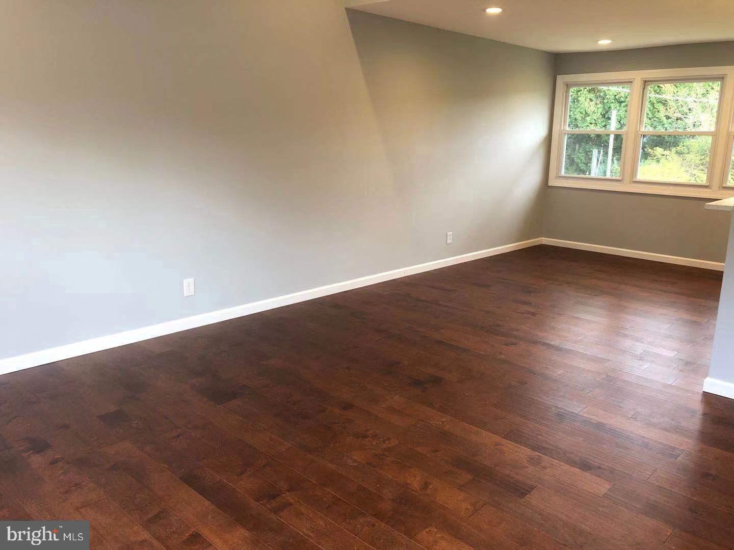 8883 Old Farm Road Philadelphia, PA 19115 - Photo 7 of 22 Gallery Image 7