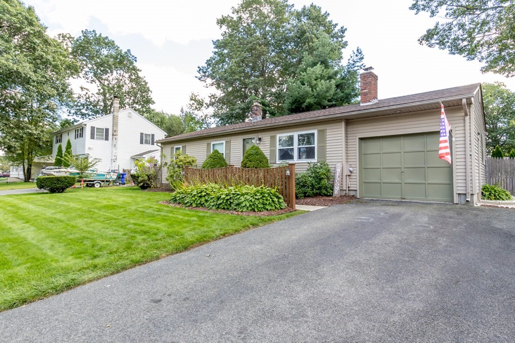 206 Pine Acre Road Springfield, MA 01129 - Photo 2 of 25 a front view of house with yard and green space