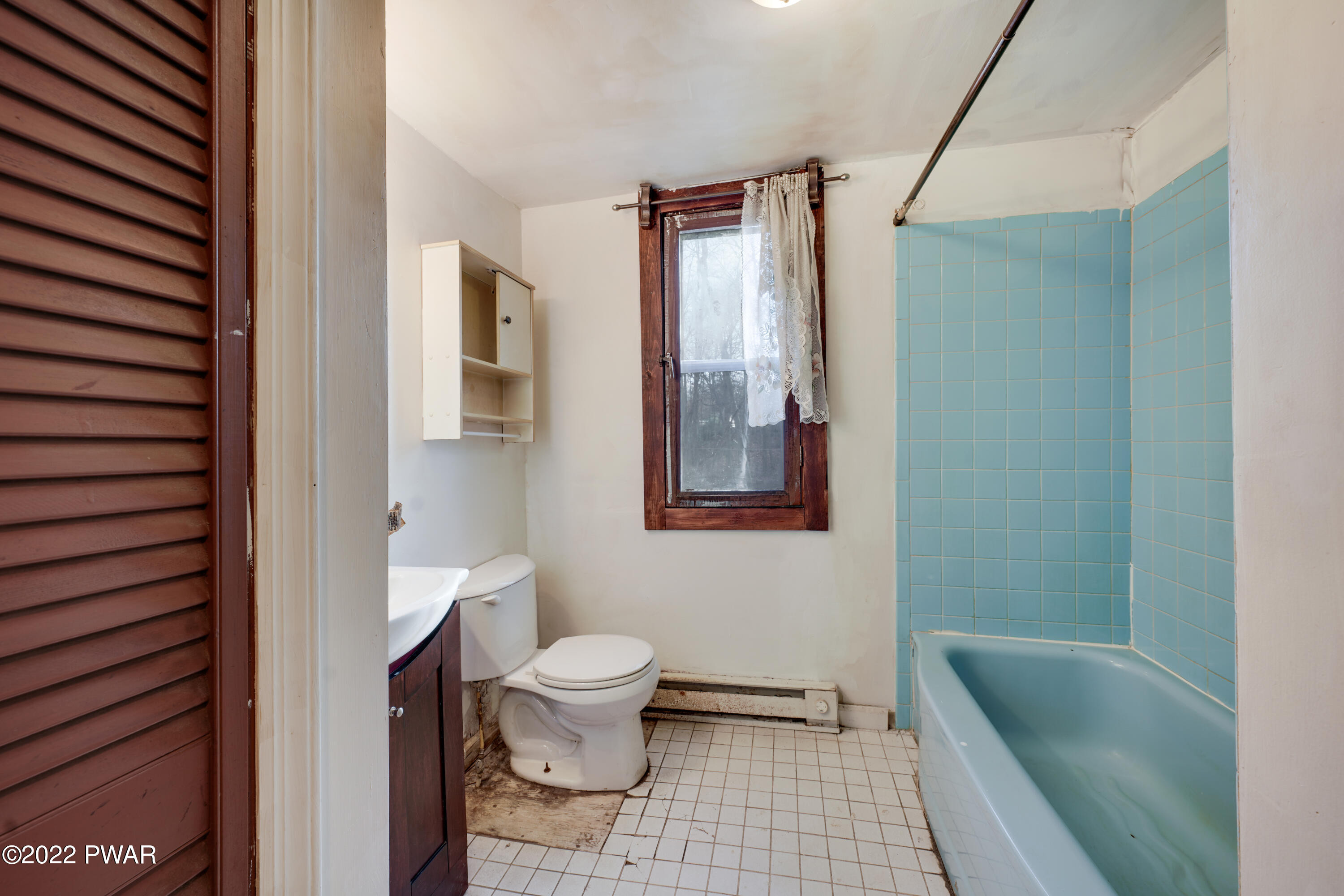 2513 Milford Road Bushkill, PA 18324 - Photo 21 of 24 a bathroom with a toilet a sink and bathtub