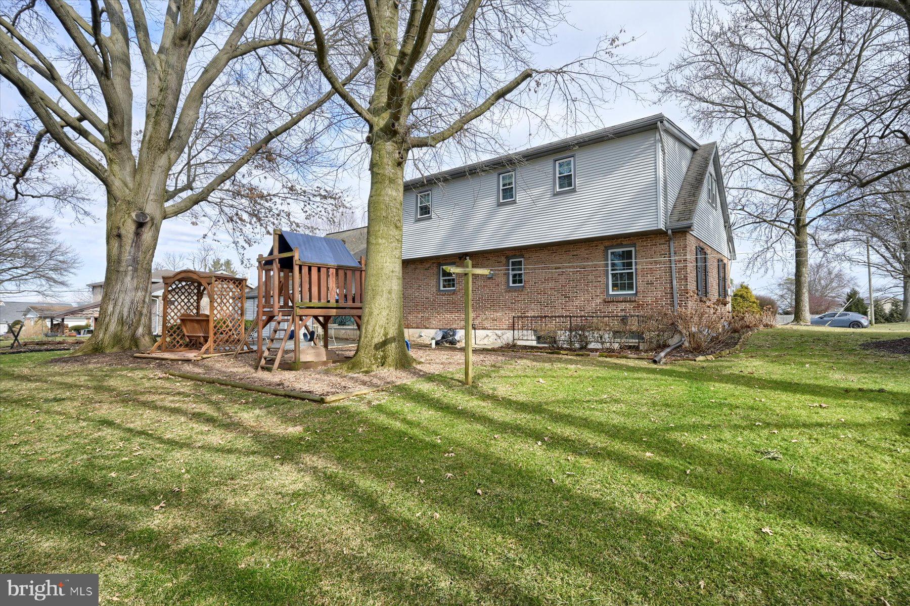 15 Pennwood Road Lebanon, PA 17042 - Photo 11 of 46 Back of home/yard
