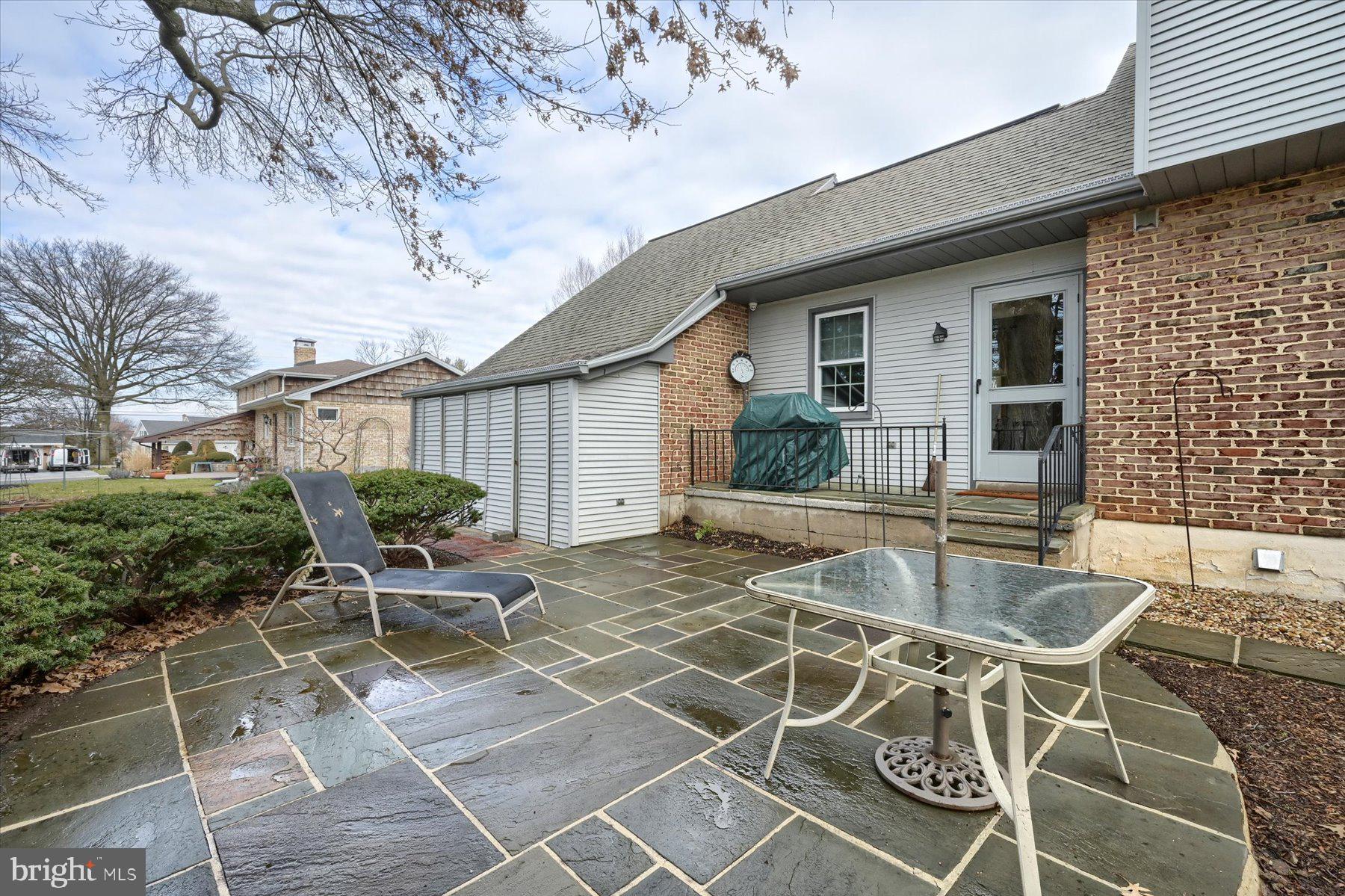 15 Pennwood Road Lebanon, PA 17042 - Photo 16 of 46 Flagstone patio