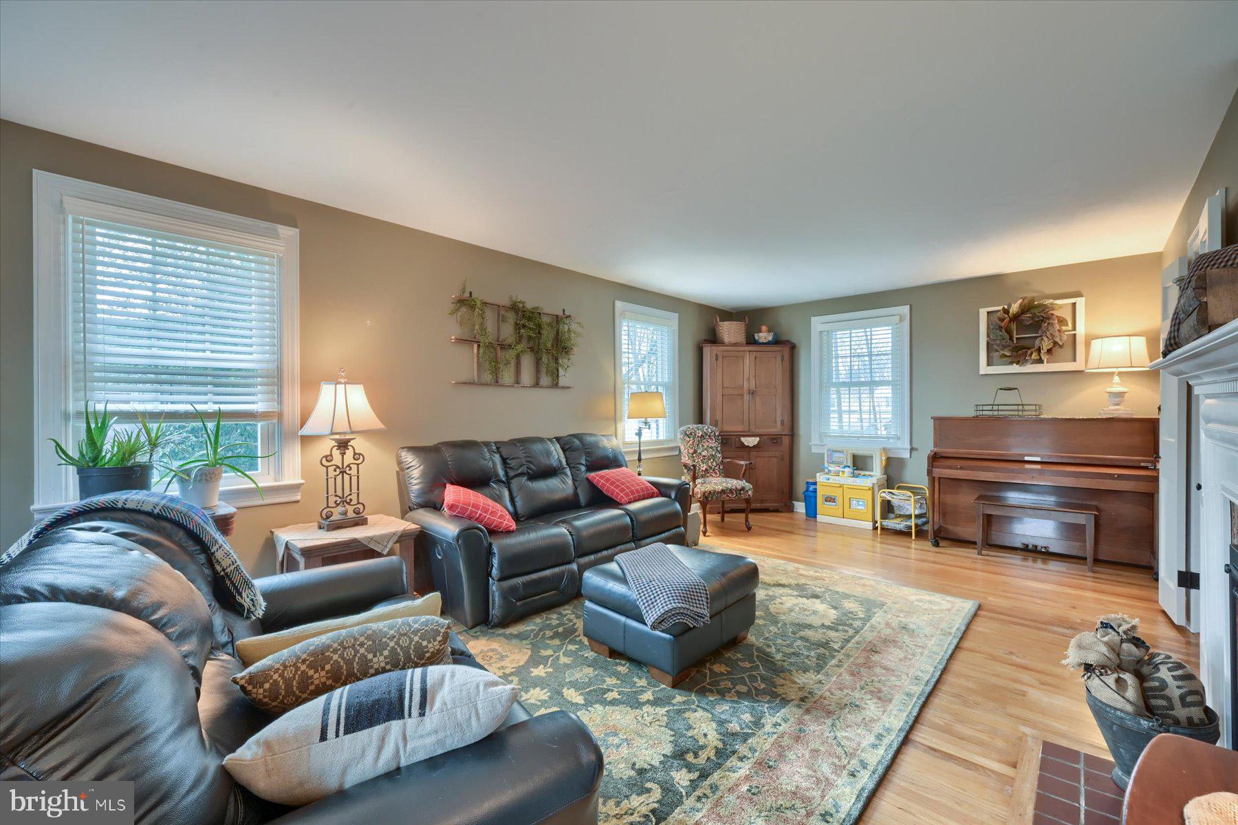 15 Pennwood Road Lebanon, PA 17042 - Photo 29 of 46 Living Room