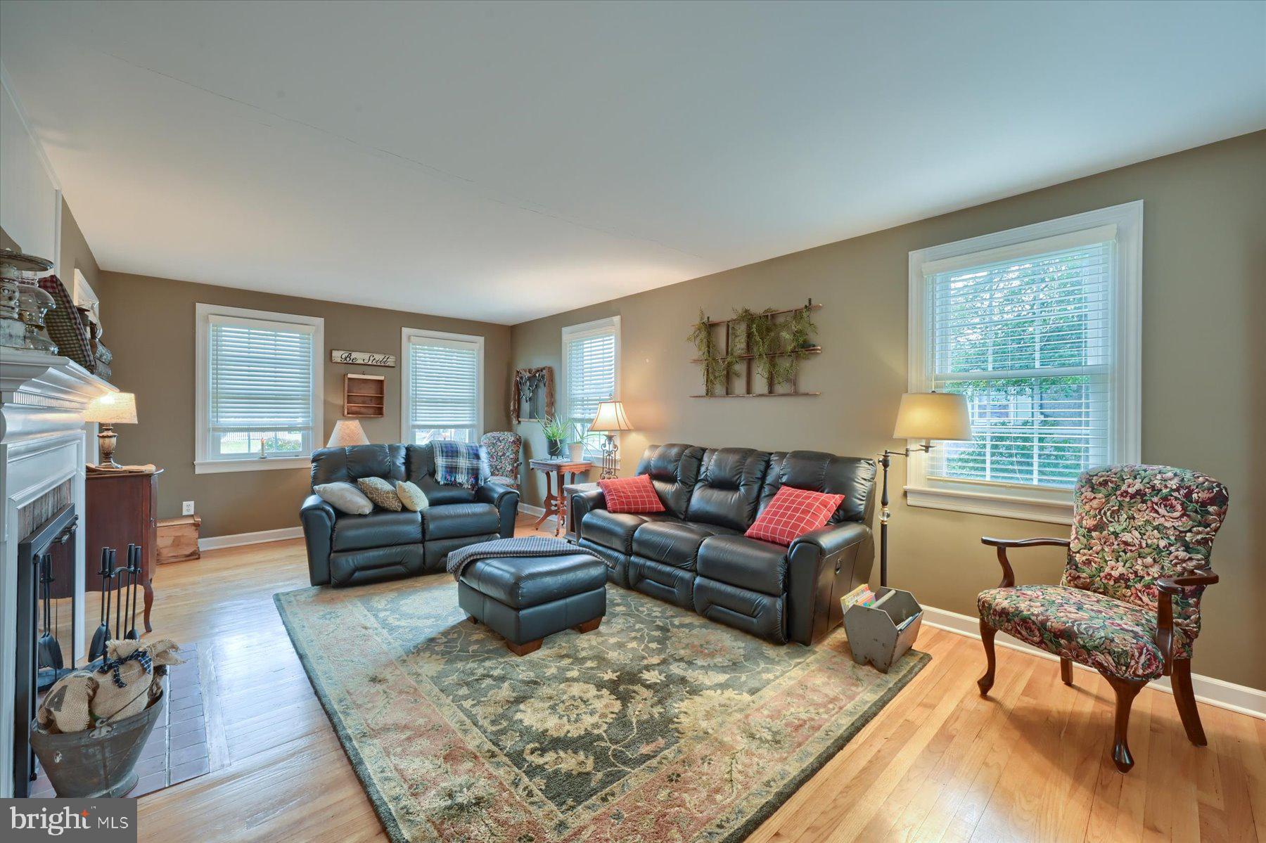 15 Pennwood Road Lebanon, PA 17042 - Photo 31 of 46 Living Room