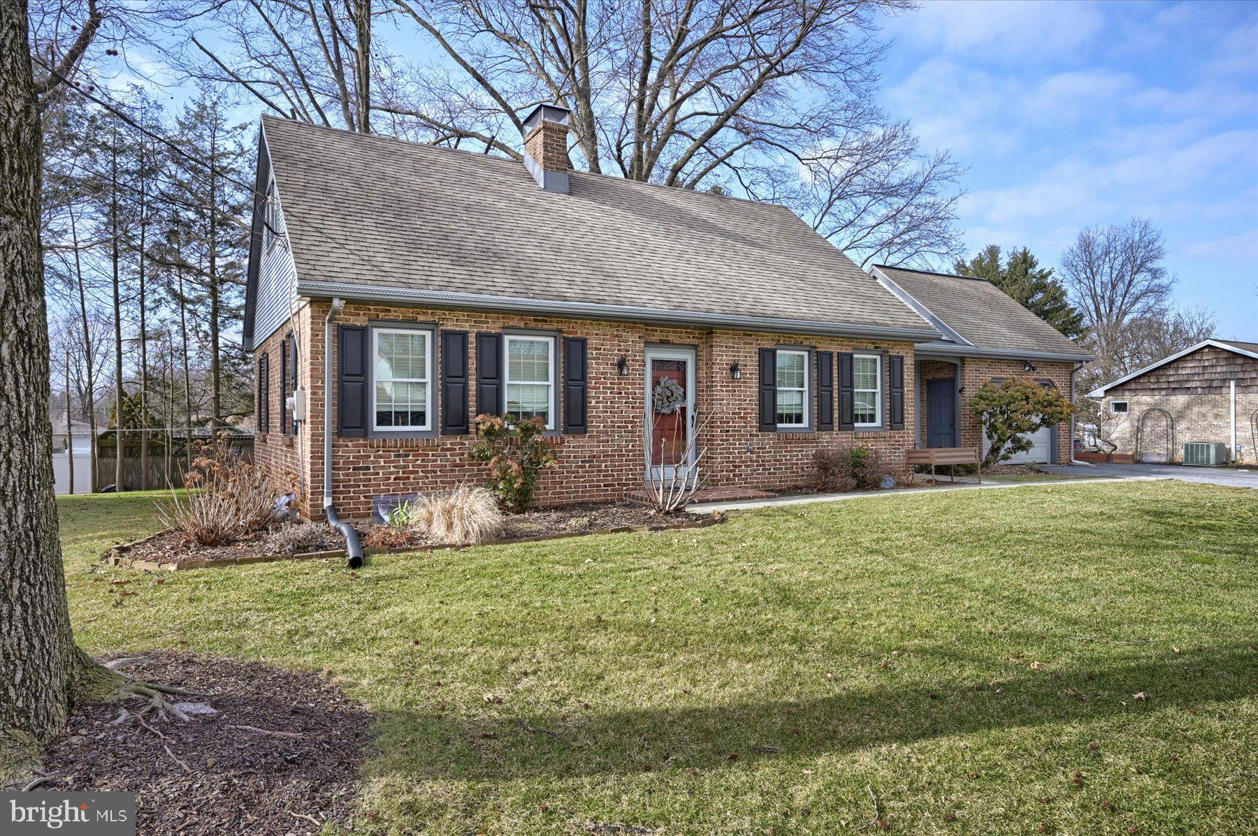 15 Pennwood Road Lebanon, PA 17042 - Photo 4 of 46 Front of home