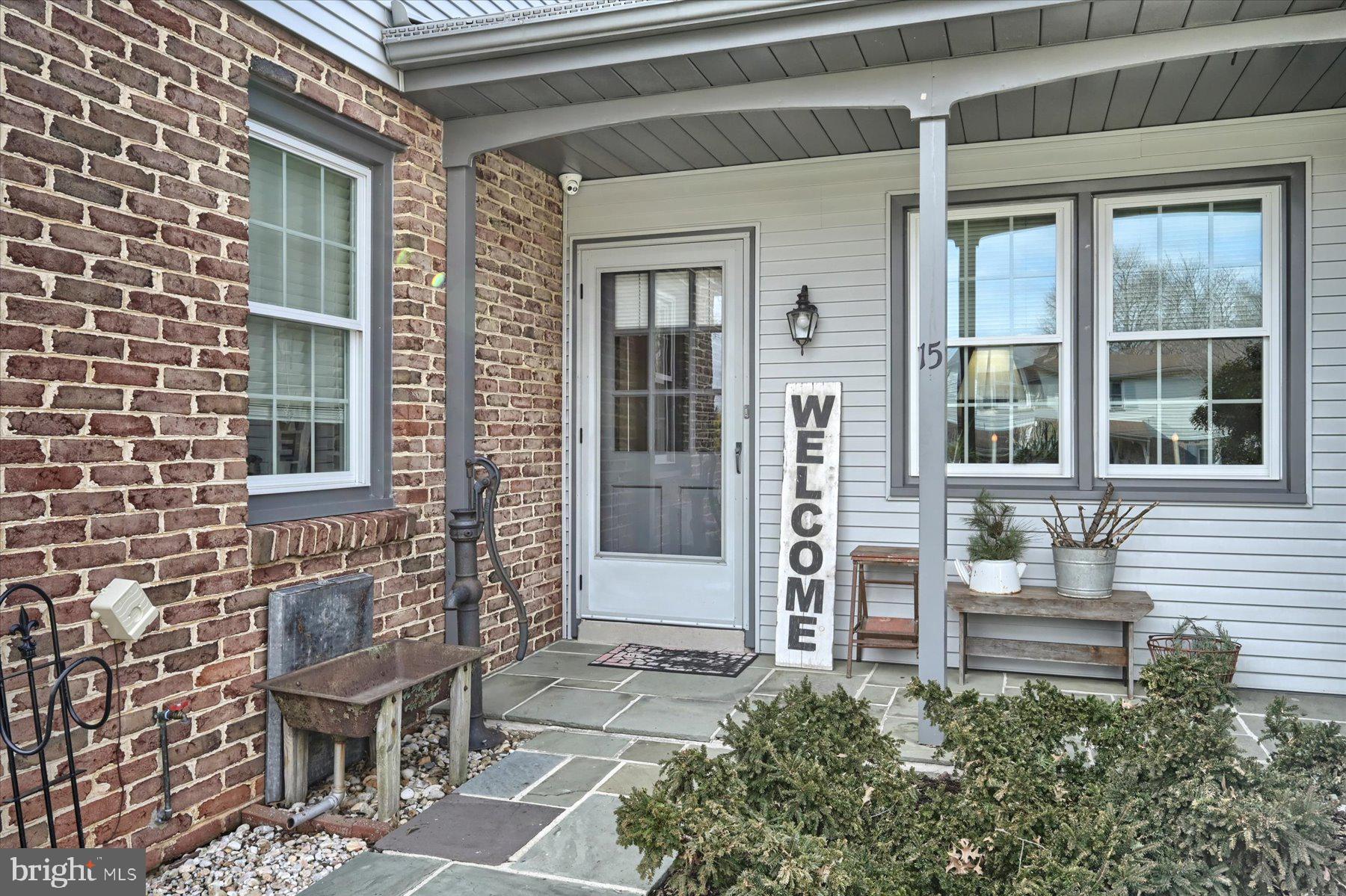 15 Pennwood Road Lebanon, PA 17042 - Photo 6 of 46 Front side porch