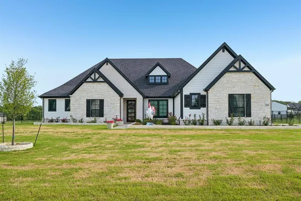 $850,000 | 1065 Julian Drive, Van Alstyne, TX 75495