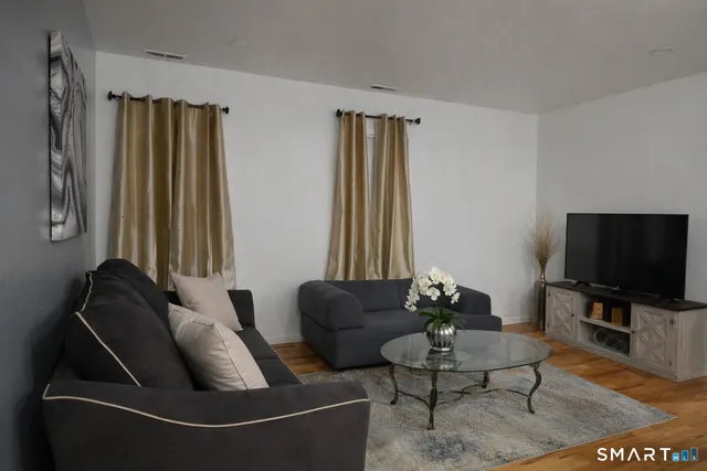 $2,200 | 171 Pequonnock Street, Bridgeport, CT 06604