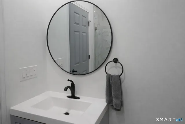 $2,200 | 171 Pequonnock Street, Bridgeport, CT 06604