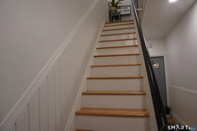 $2,200 | 171 Pequonnock Street, Bridgeport, CT 06604