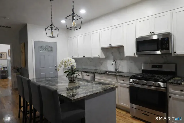 $2,200 | 171 Pequonnock Street, Bridgeport, CT 06604