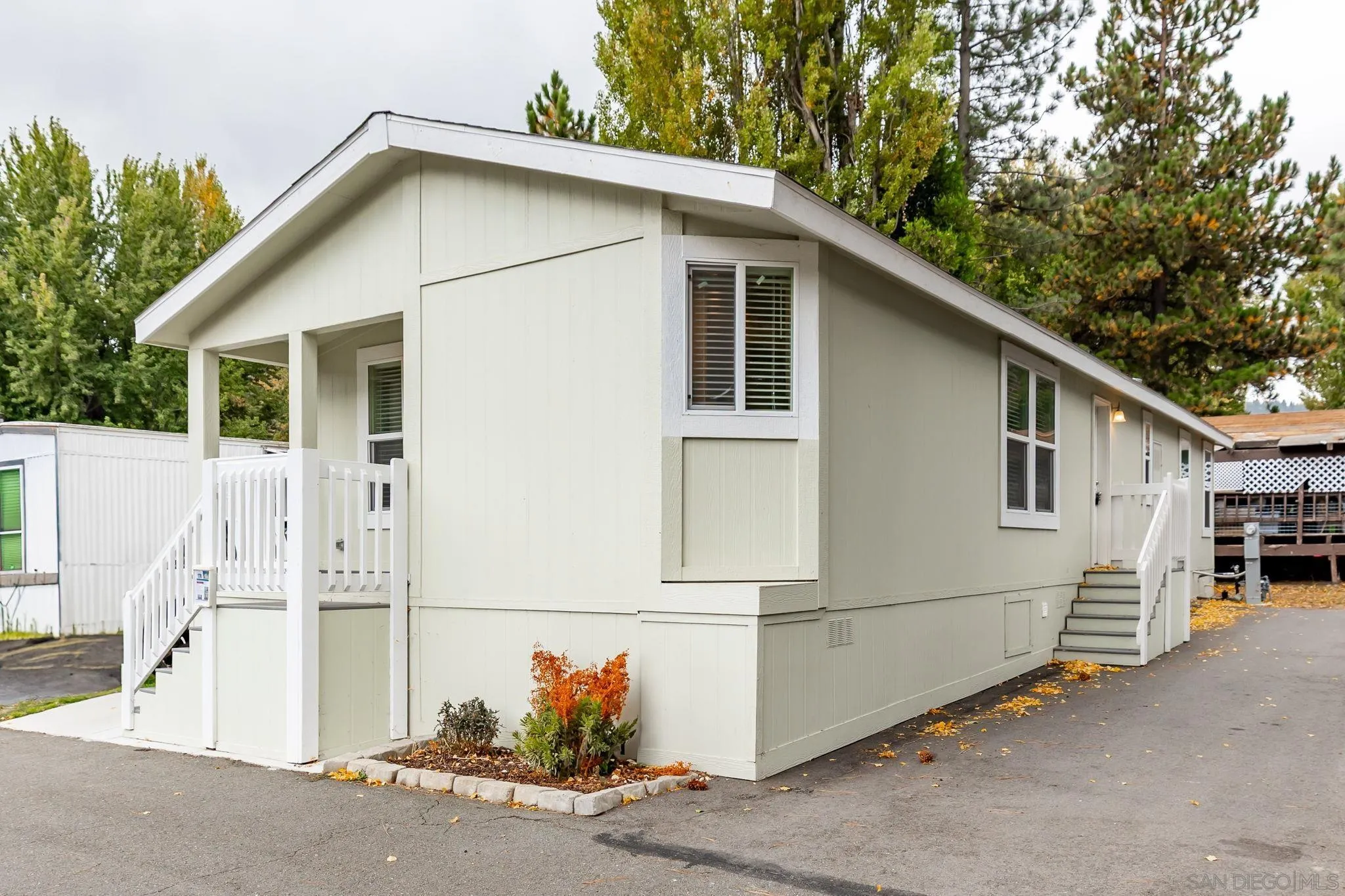 22899 Byron Road, Unit 77 Crestline, CA 92325 - Photo 30 of 33