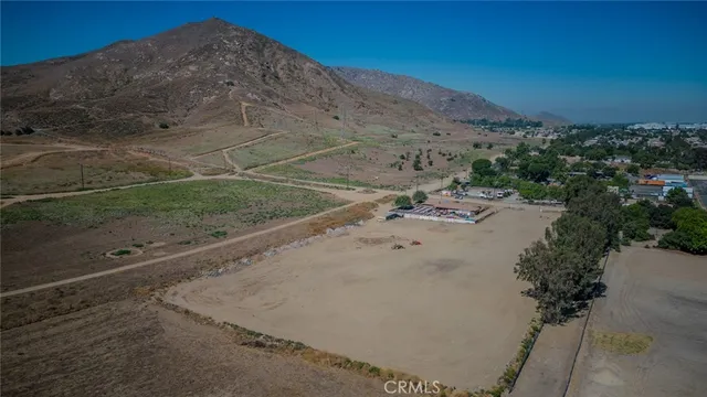 a view of a dry yard with mountain