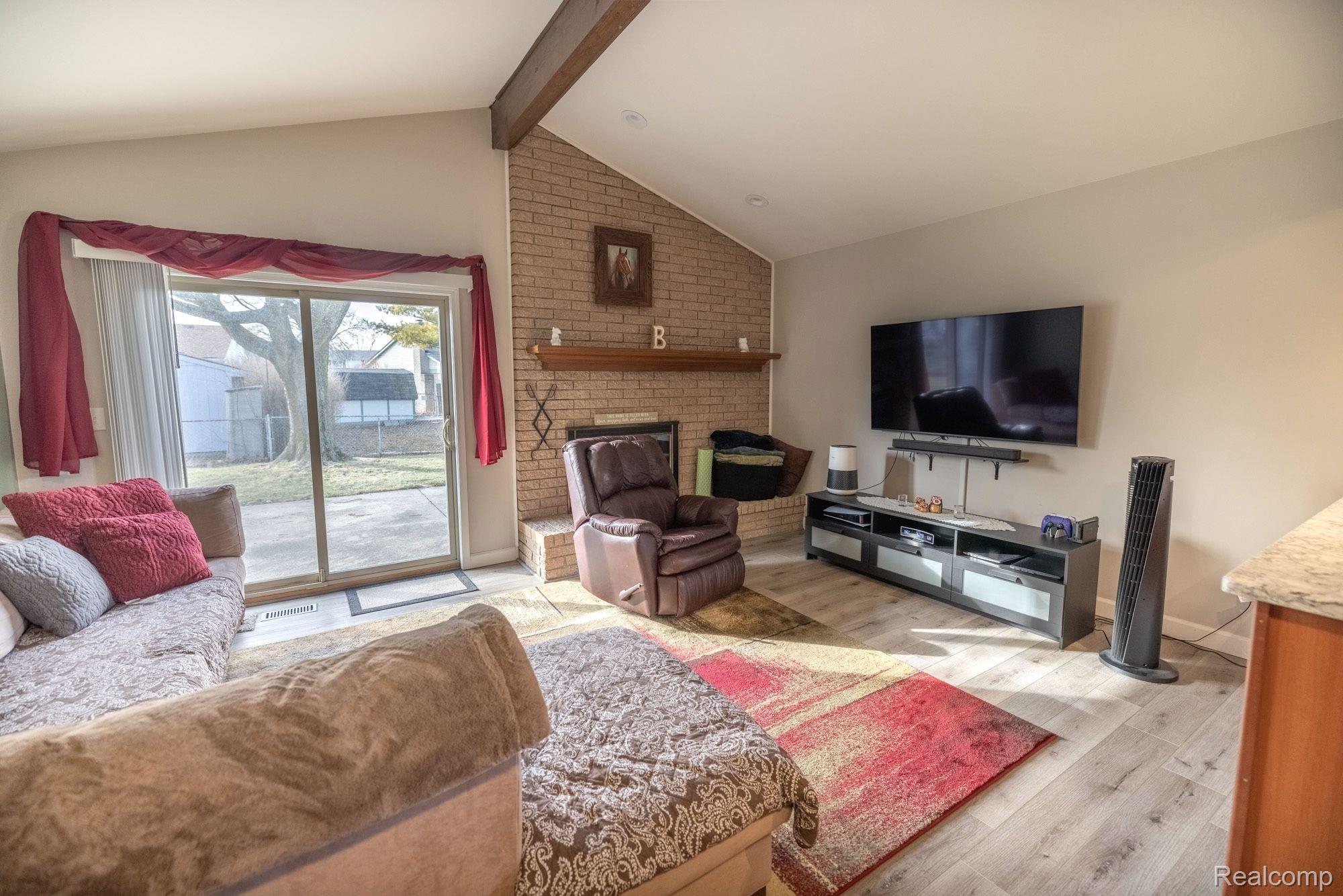 14045 Riga Livonia, MI 48154 - Photo 6 of 15 FAMILY RM