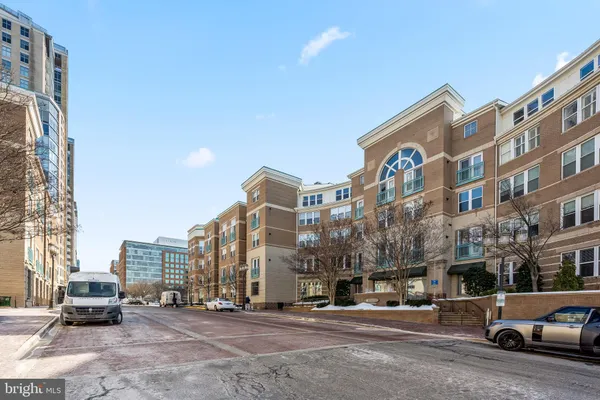 $2,800 | 12001 Market Street, Unit 266, Reston, VA 20190