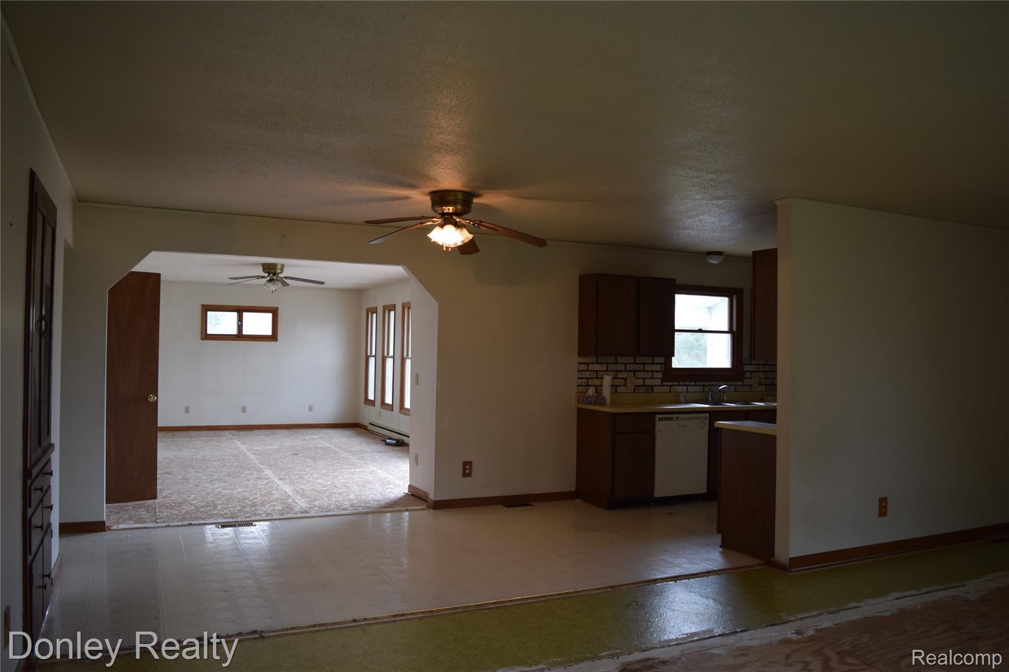 887 Thompson Road Bad Axe, MI 48413 - Photo 9 of 29 DSC_4445.JPG