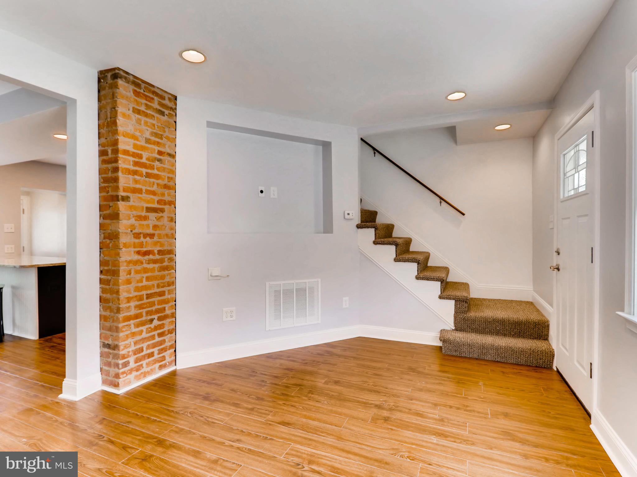 7042 Dunbar Road Dundalk, MD 21222 - Photo 5 of 28 Built in TV Space