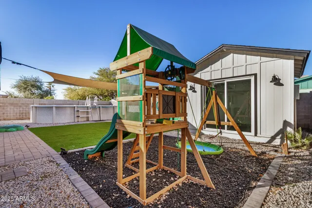 a view of a house with a backyard