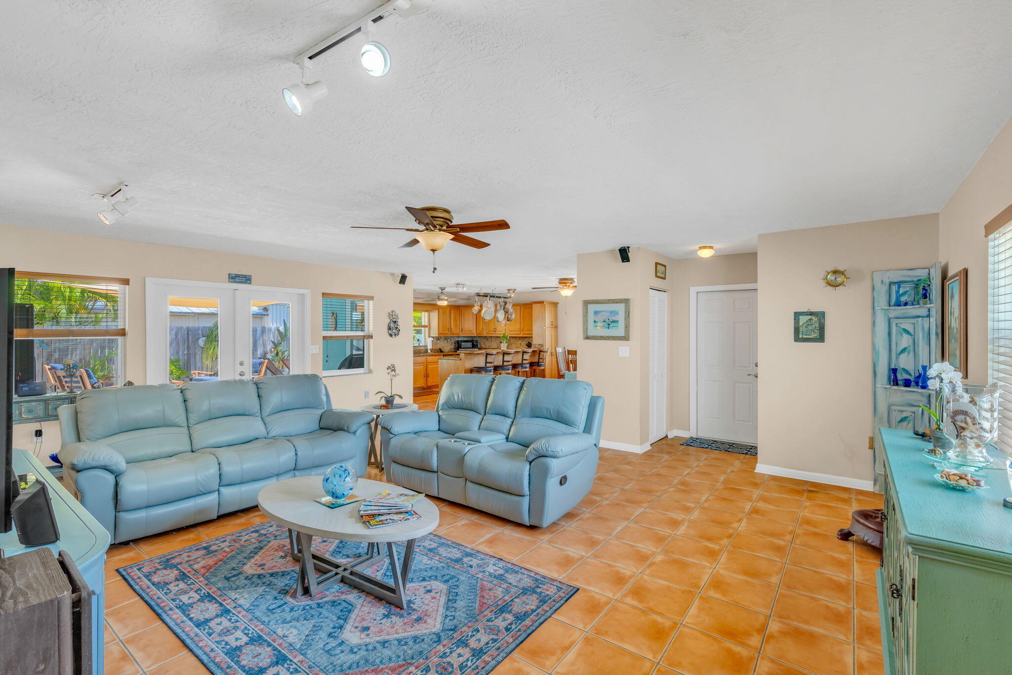 321 3rd Road Key Largo, FL 33037 - Photo 26 of 45 a living room with furniture and a couch
