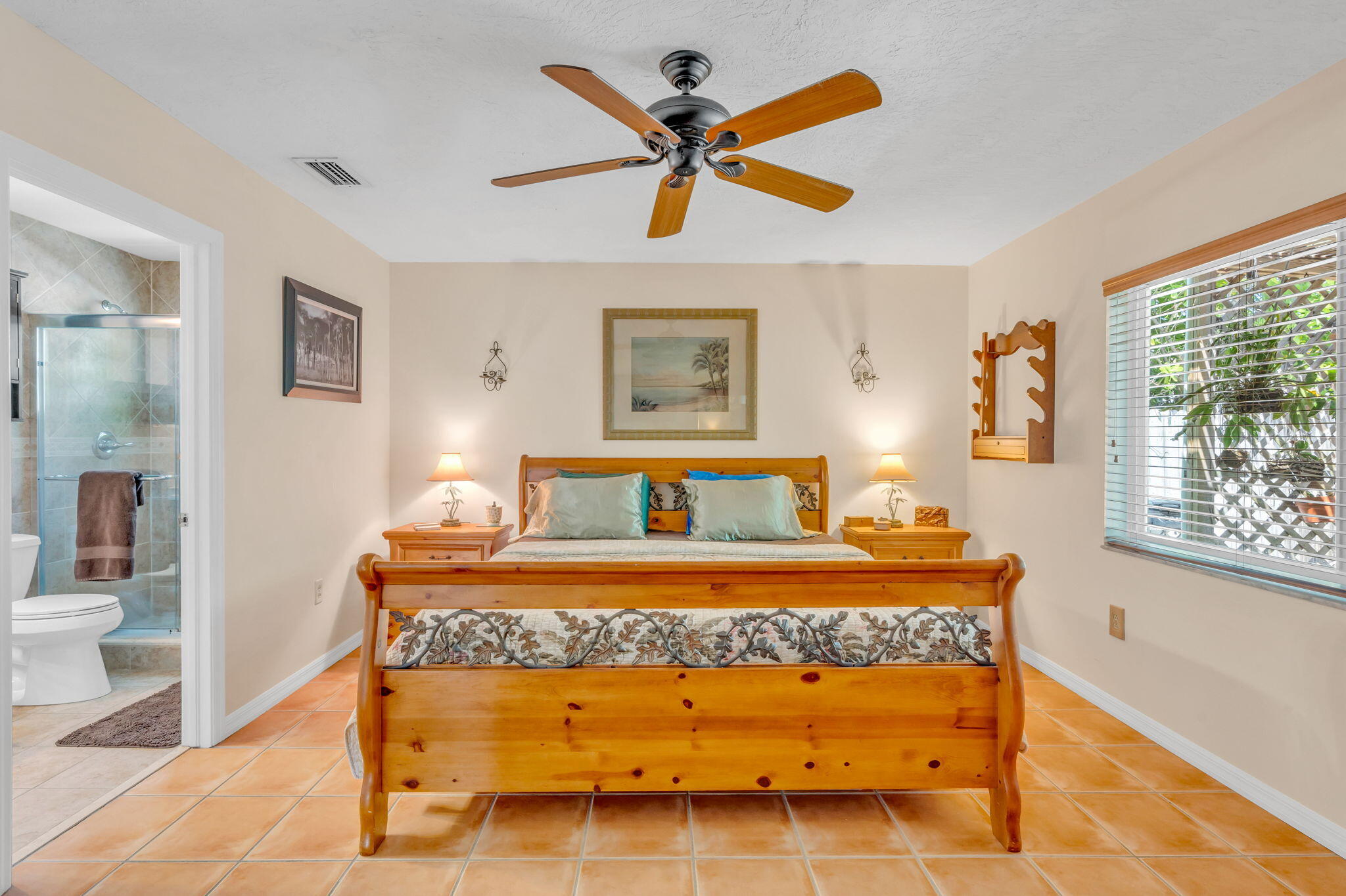 321 3rd Road Key Largo, FL 33037 - Photo 28 of 45 a bedroom with a bed and a stand in it