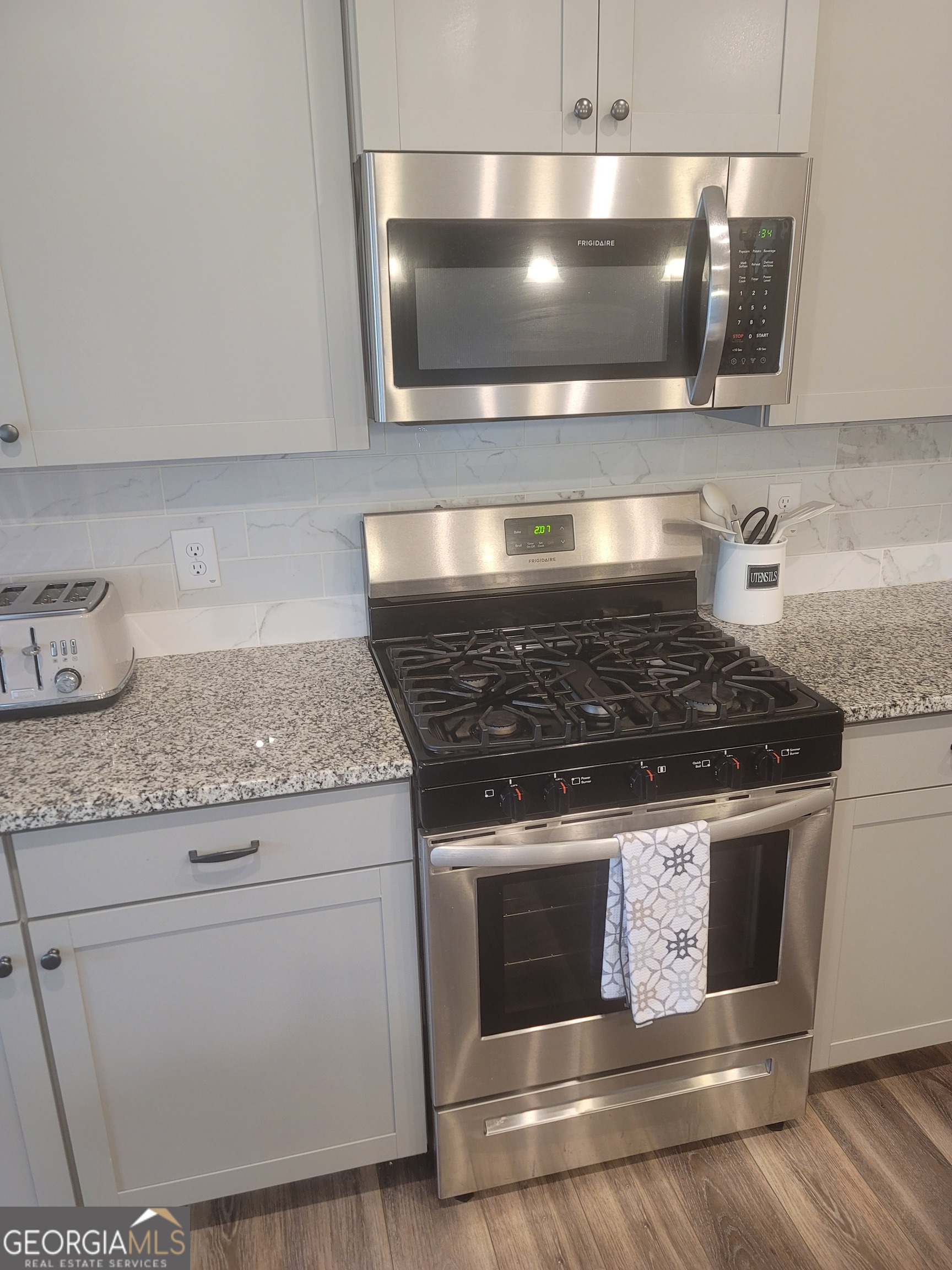 102 Potters Fields Northwest Cartersville, GA 30121 - Photo 19 of 36 a stove top oven sitting inside of a kitchen