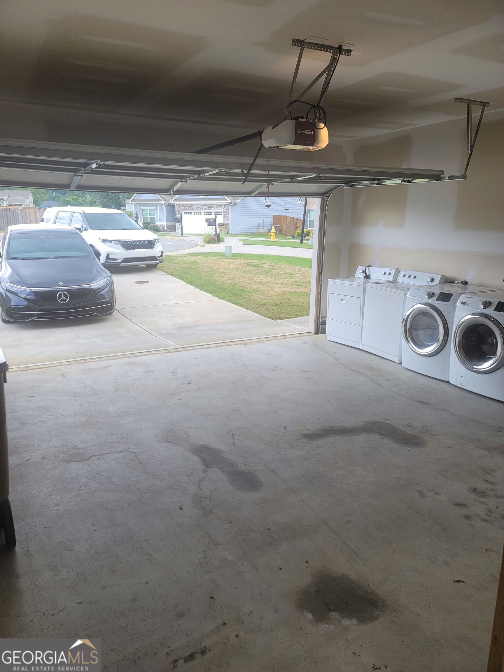 102 Potters Fields Northwest Cartersville, GA 30121 - Photo 9 of 36 a view of a garage