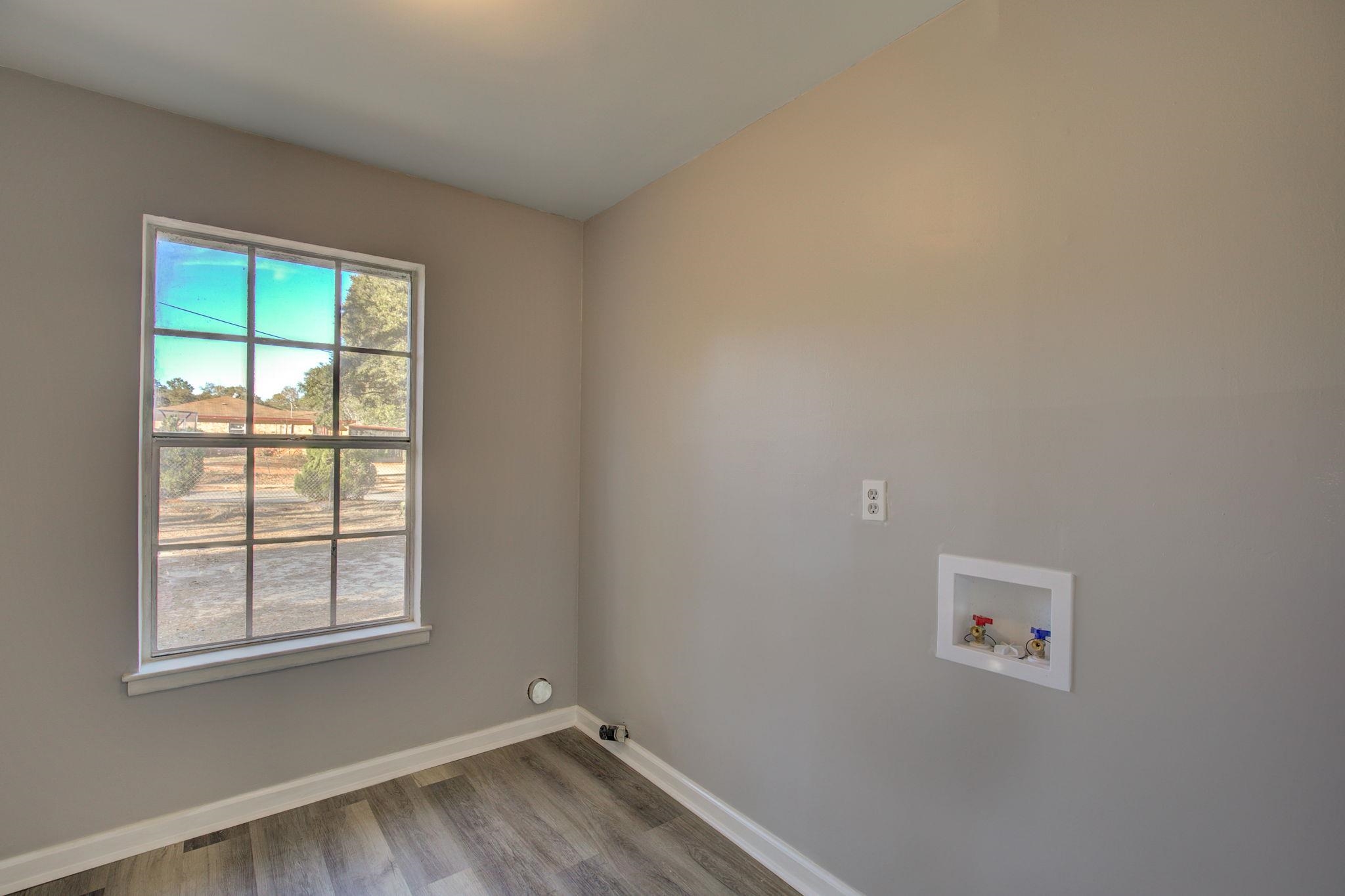 1408 Warren Drive Daphne, AL 36526 - Photo 12 of 22 Laundry room