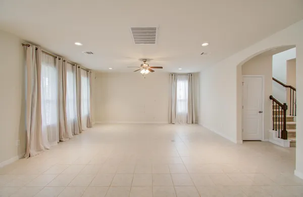 an empty room with windows and pillars in it