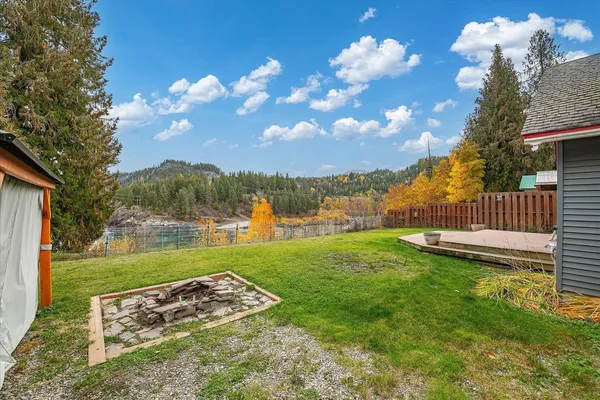 $649,000 | 105 Lehigh Avenue, Metaline Falls, WA 99153