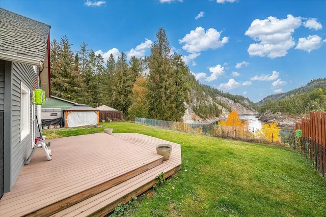 $699,000 | 105 Lehigh Avenue, Metaline Falls, WA 99153