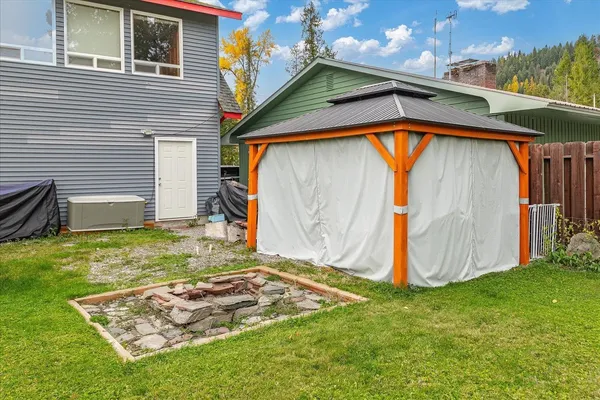 $649,000 | 105 Lehigh Avenue, Metaline Falls, WA 99153