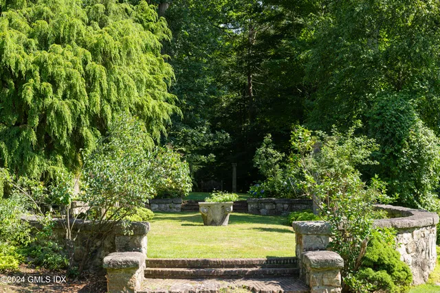 $35,000,000 | 10 Cliffdale Road, Greenwich, CT 06831