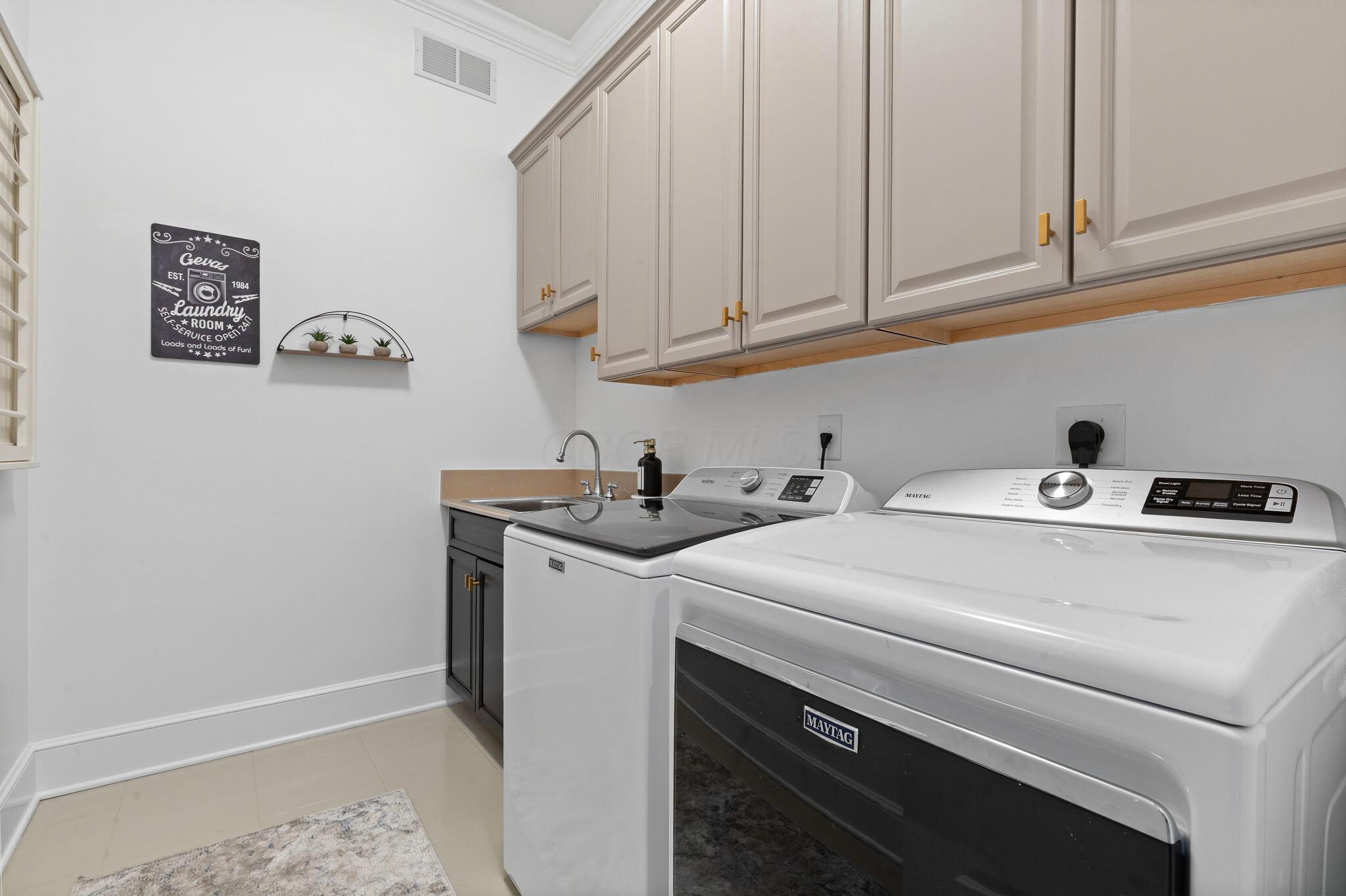 6999 Red Bank Road Galena, OH 43021 - Photo 30 of 72 Laundry Room