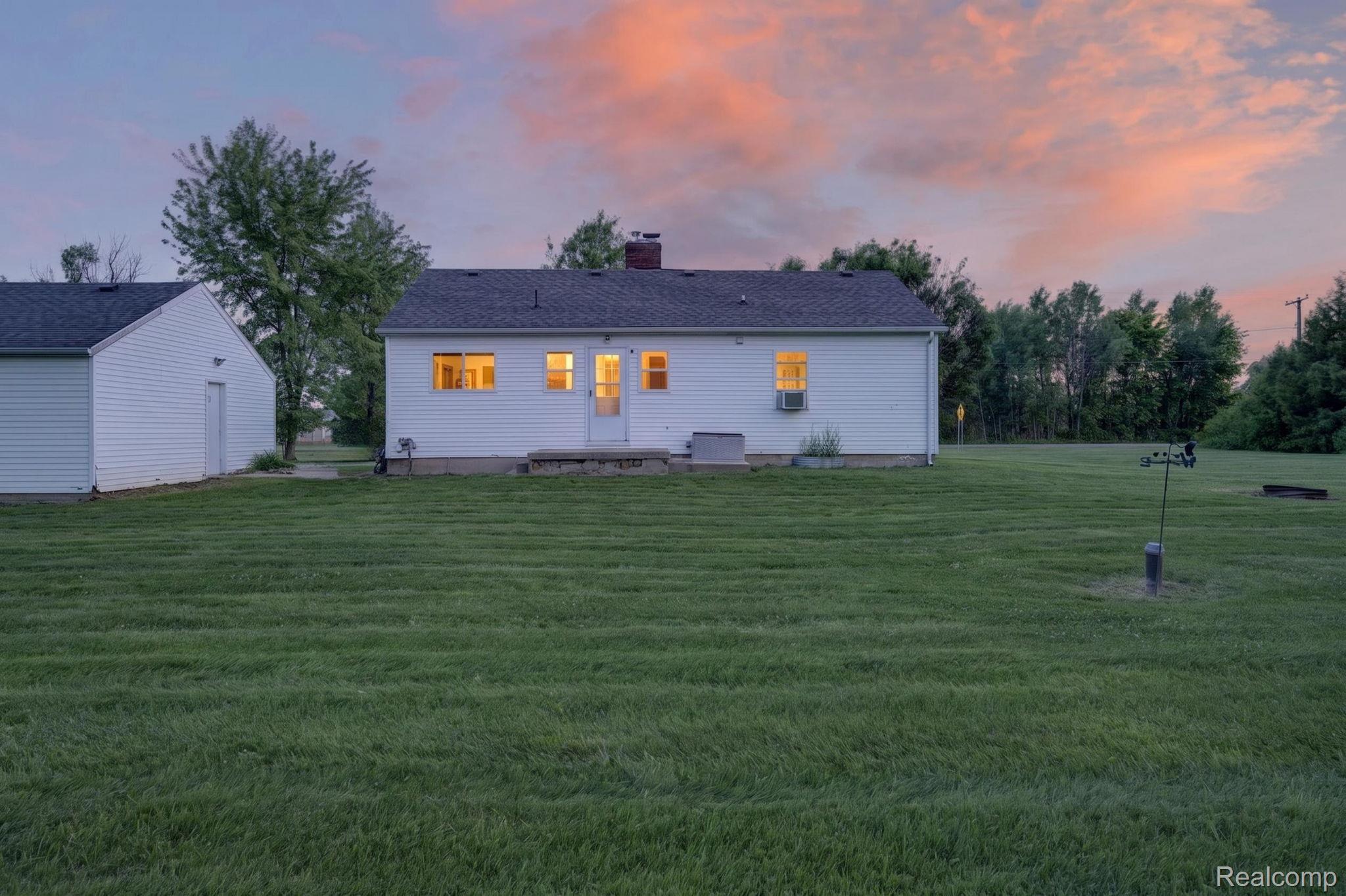 7077 West Frances Road Flushing, MI 48433 - Photo 38 of 50 38-web-or-mls-DSC_5063#twilight.jpg