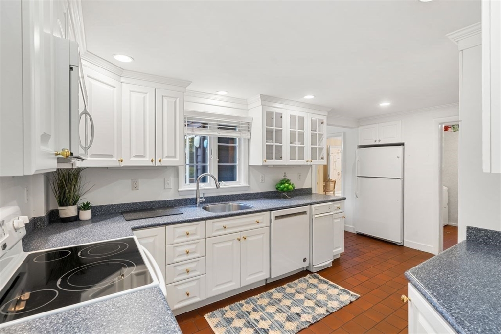 21 Gale Road Swampscott, MA 01907 - Photo 14 of 40 Gallery Image 14