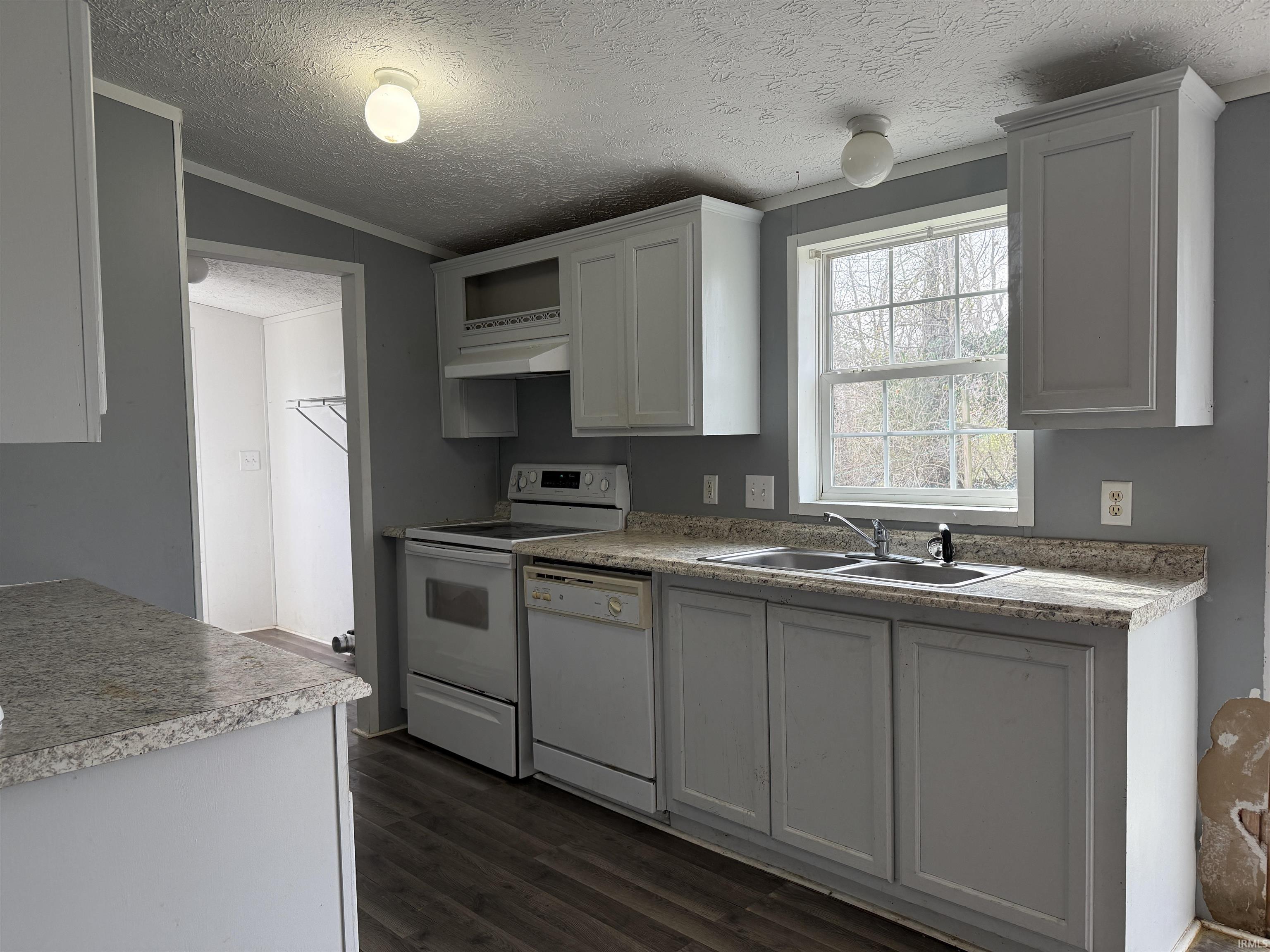 515 South Oak Street Paoli, IN 47454 - Photo 3 of 14