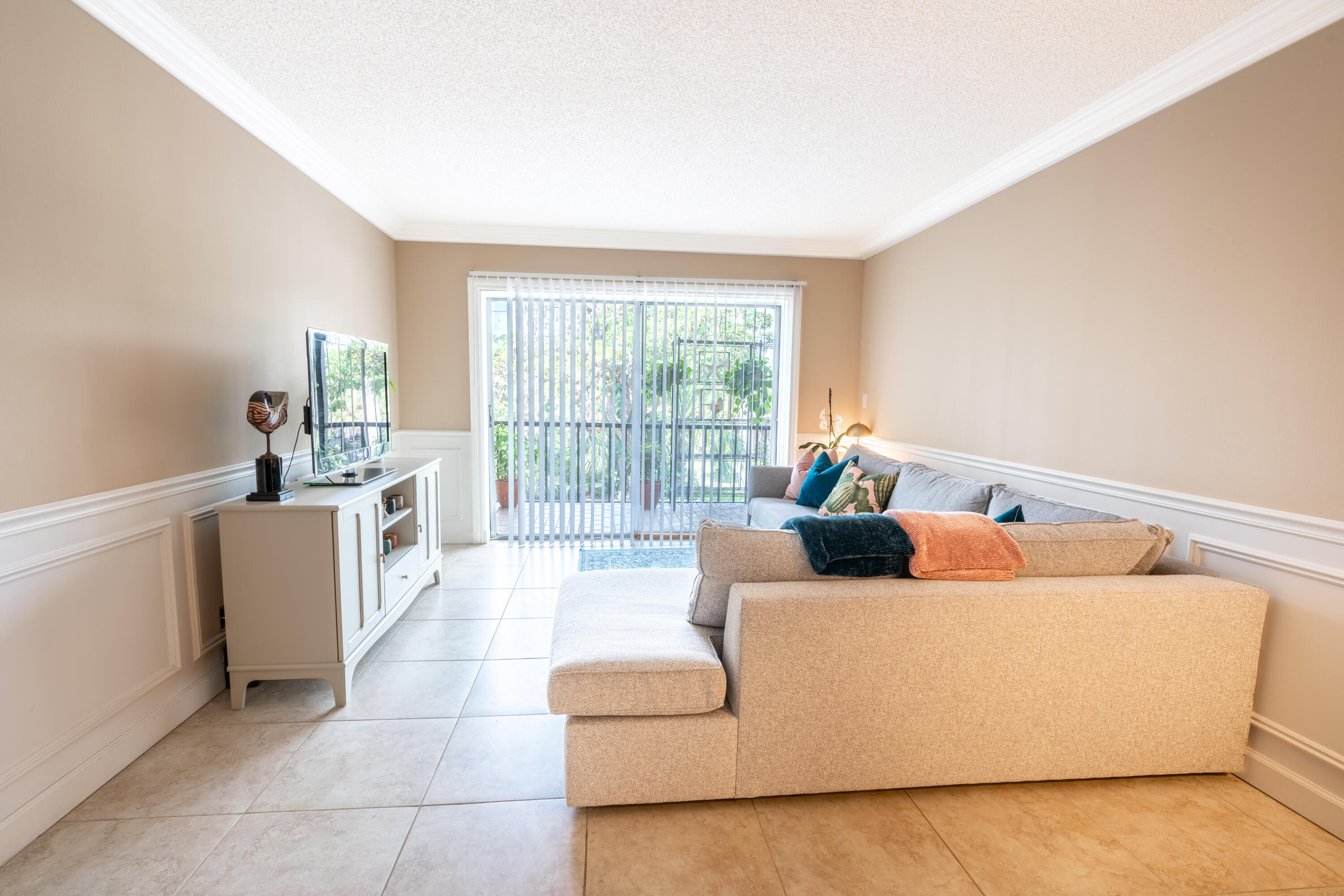 490 Northwest 20th Street, Unit 216 Boca Raton, FL 33431 - Photo 8 of 23 living