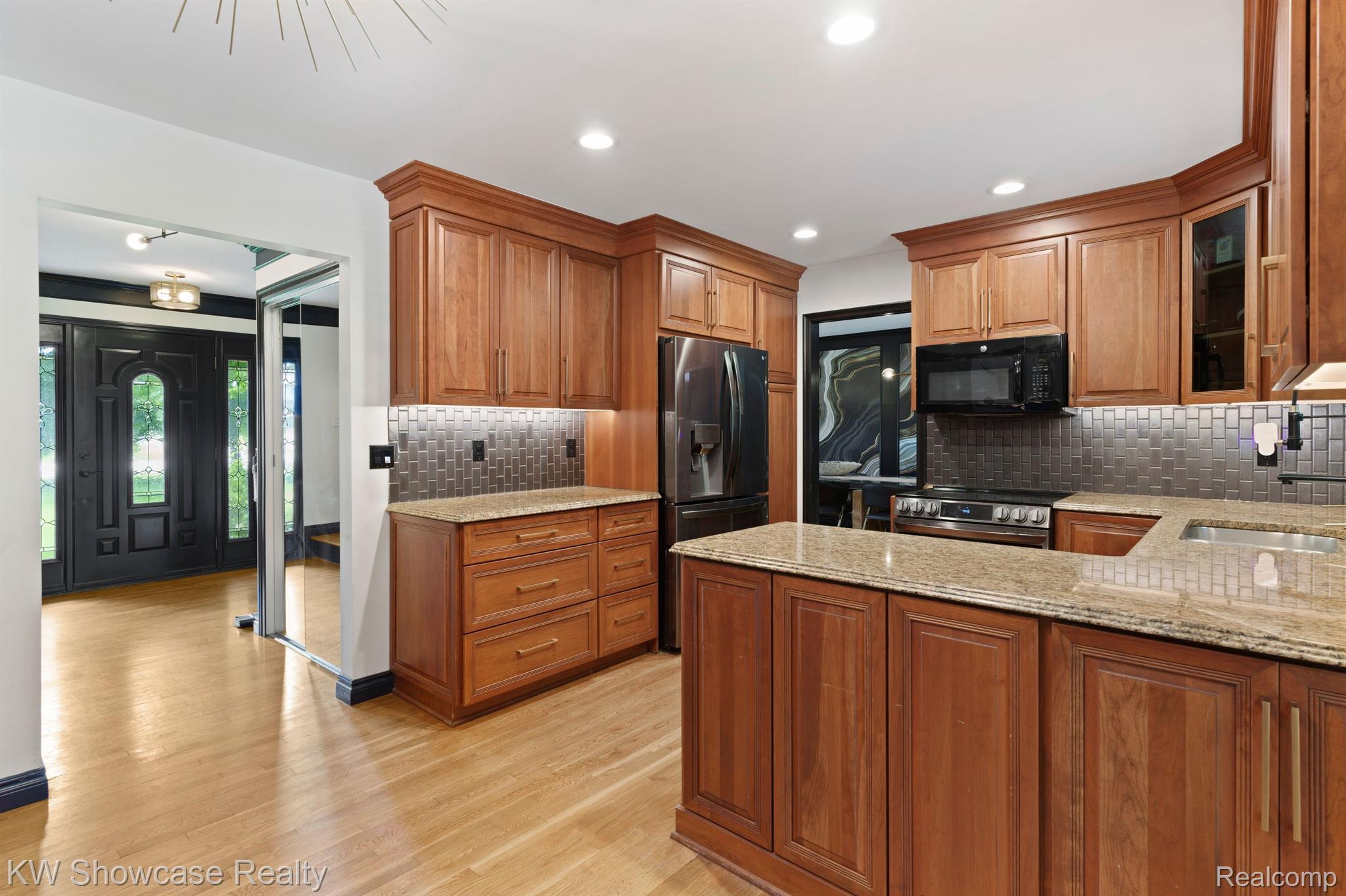 54048 Mound Road Utica, MI 48316 - Photo 9 of 37 Gallery Image 9