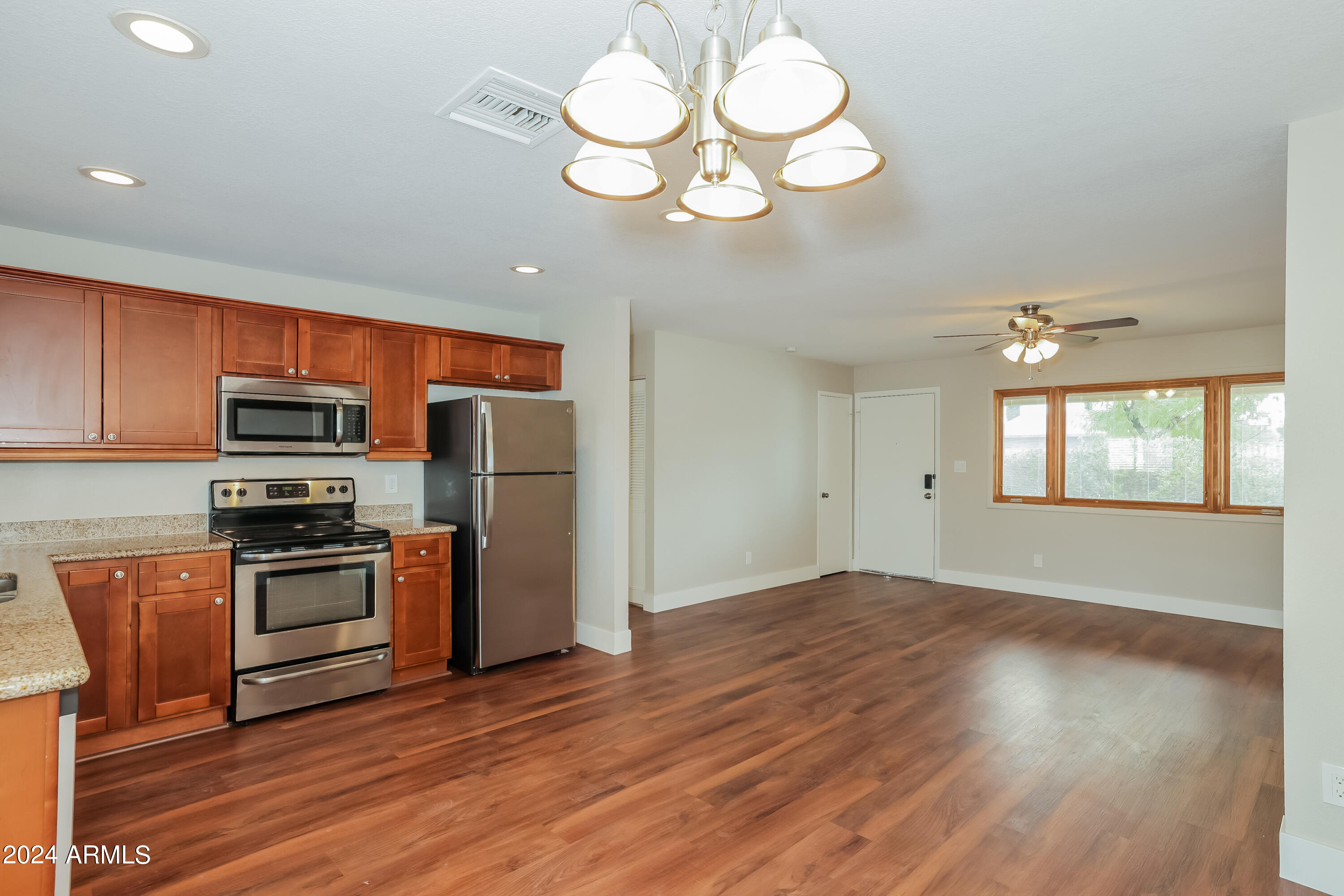 2138 East Monte Cristo Avenue Phoenix, AZ 85022 - Photo 3 of 16 018-photo-dining-room-12091131