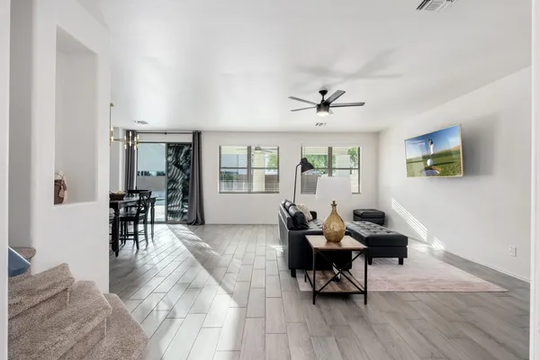 $2,950 | 20858 North 90th Avenue, Peoria, AZ 85382