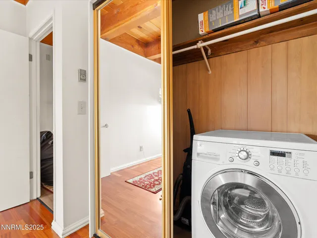 a view of utility room